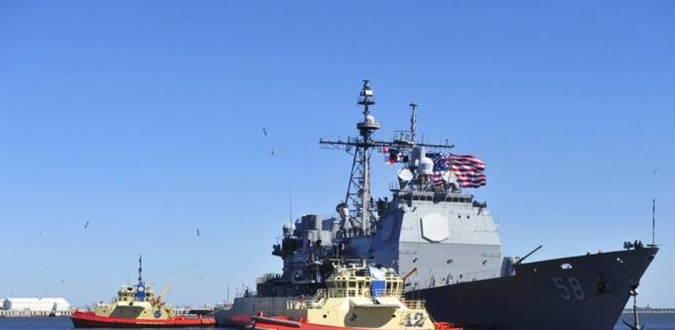 En esta imagen, distribuida el 15 de febrero de 2014 por la Armada de Estados Unidos, el USS Philippine Sea sale de la base naval de Maypor, en Mayport, Florida.

Foto: Especialista en comunicación Marcus L. Stanley/Armada de EEUU vía AP