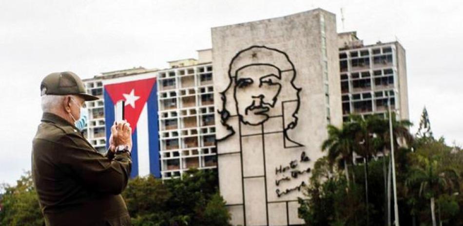 “Patria o muerte” versus “Patria y vida”, en Cuba. EFE