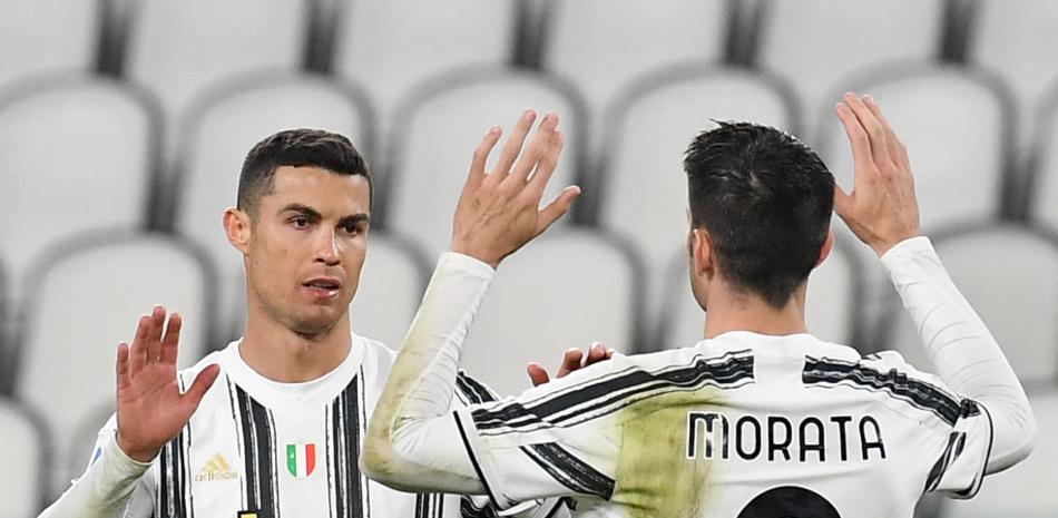 El delantero portugués de la Juventus, Cristiano Ronaldo, celebra tras anotar el tercer gol durante el partido de fútbol de la Serie A italiana Juventus vs Spezia el 02 de marzo de 2021 en el estadio de la Juventus en Turín.