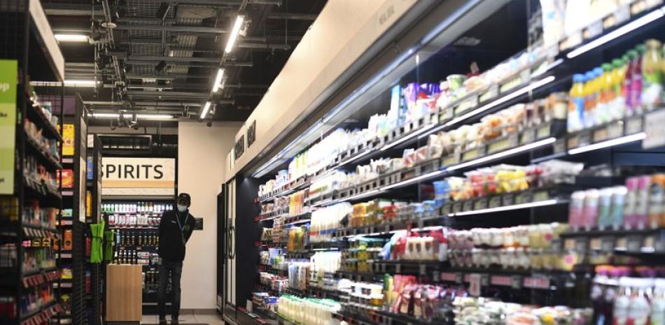 La tienda Amazon Fresh en Londres, el 4 de marzo de 2021. Amazon abrió un supermercado sin cajeros en la capital británica, el primero fuera de EEUU. (Victoria Jones/PA vía AP)