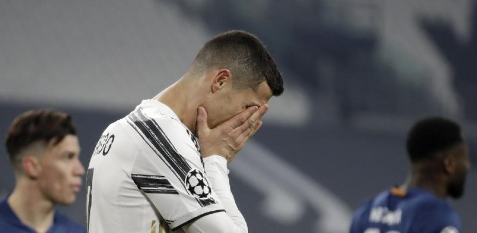 Cristiano Ronaldo, de la Juventus, se lamenta durante el partido de vuelta de octavos de final de la Liga de Campeones, ante Porto, el martes 9 de marzo de 2021A.