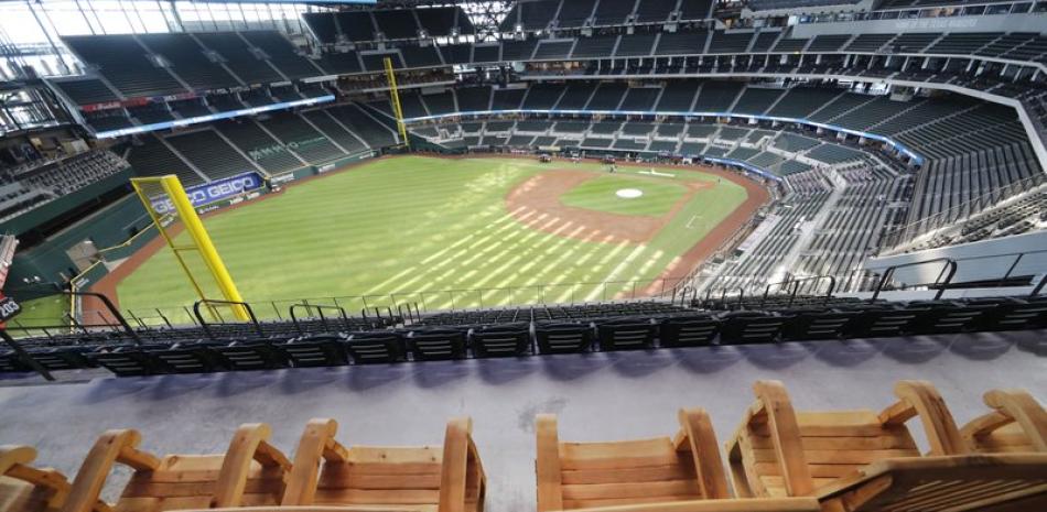 En esta foto del 23 de julio de 2020, vista de las gradas del estadio Globe Life Field de los Rangers de Texas, en Arlington.