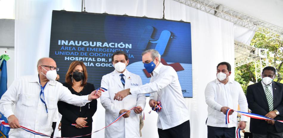 El presidente Luis Abinader inaugura áreas de emergencia y odontología del hospital Félix María Goico, en Villa Consuelo.