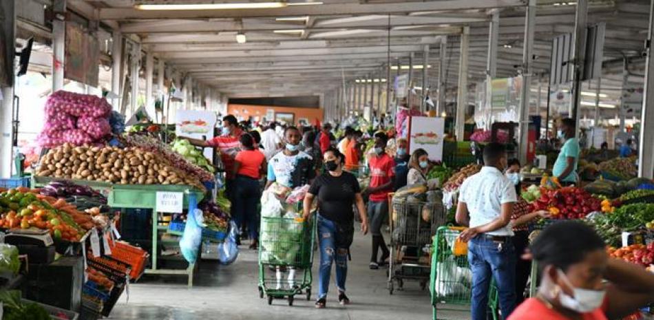 Los precios de los productos de la canasta básica dominicana han experimentado incrementos recientes debido a factores externos, particularmente al aumento de precios en los mercados globales de commodities como el sorgo, el trigo, el maíz y la soya, entre otros. /JA MALDONADO