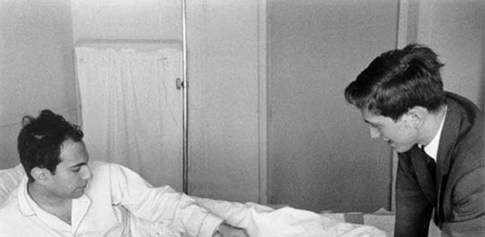 Bobby Fischer visita a Mijail Tal convaleciente en un hospital de Curazao