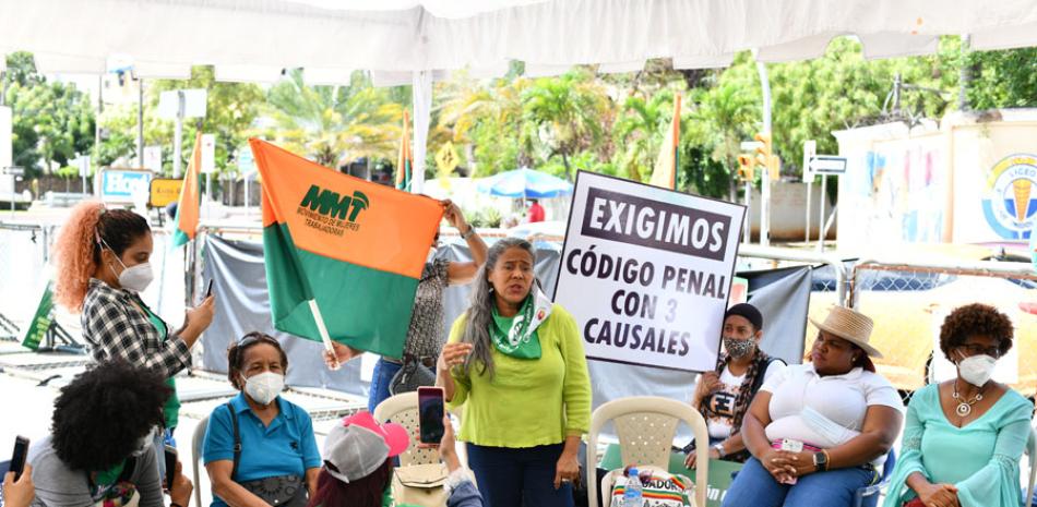 Mujeres protestan frente al Palacio Nacional en reclamo de las causales./RAÚL ASENCIO