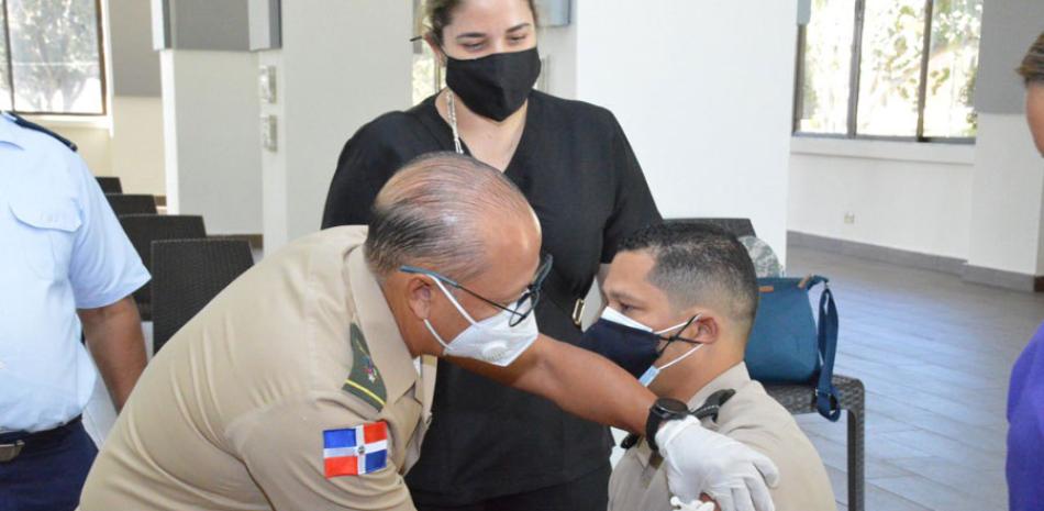 Los militares y policías disponen de centros de vacunación contra el coronavirus para sus miembros en el Distrito Nacional y las 31 provincias de la República Dominicana.