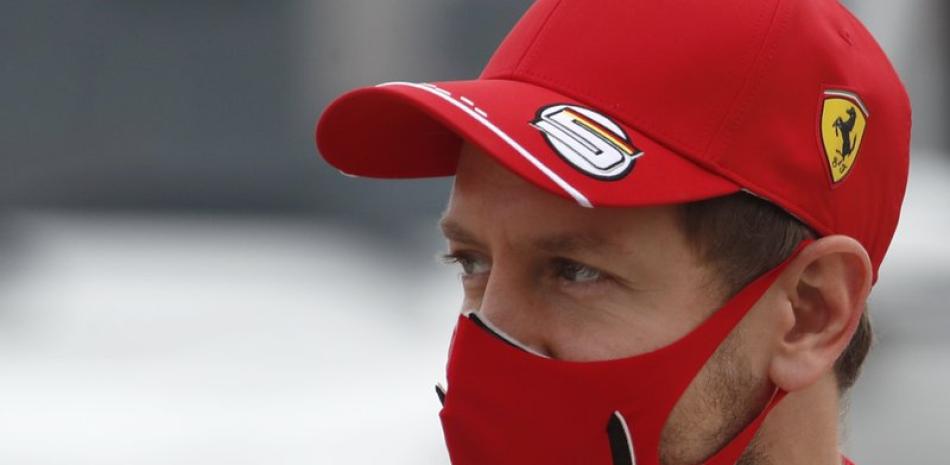 Foto del 27 de noviembre del 2020 el piloto de Ferrari Sebastian Vettel en el paddock antes del Gran Premio de Bahrein. El miércoles 24 de marzo del 2021 Vettel se siente optimista para la nueva temporada tras llegar con la escudería Aston Martin tras un último año miserable con Ferrari.