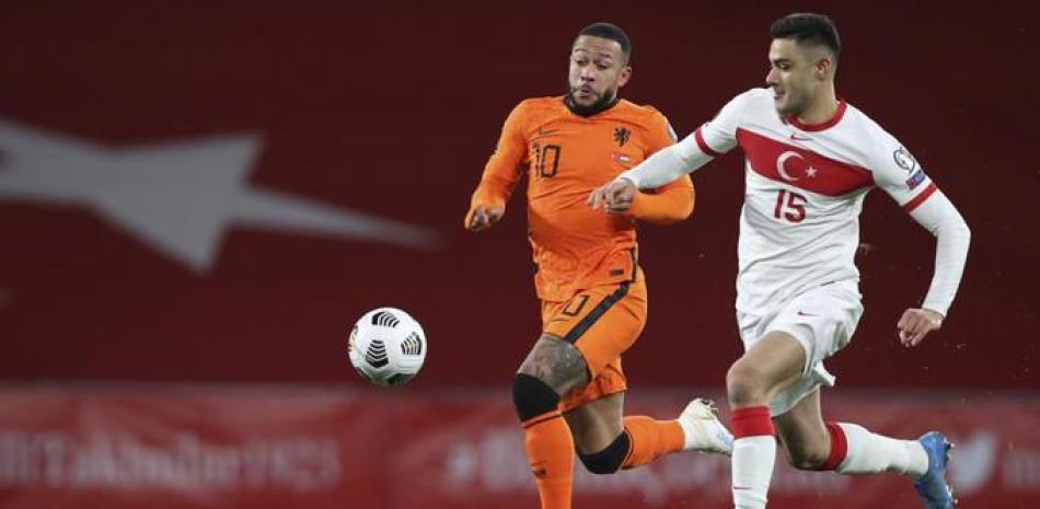 Turquía ha dado la sorpresa superando a Holanda 4-2, en el inicio de las eliminatorias de cara al Muncial de Qatar.