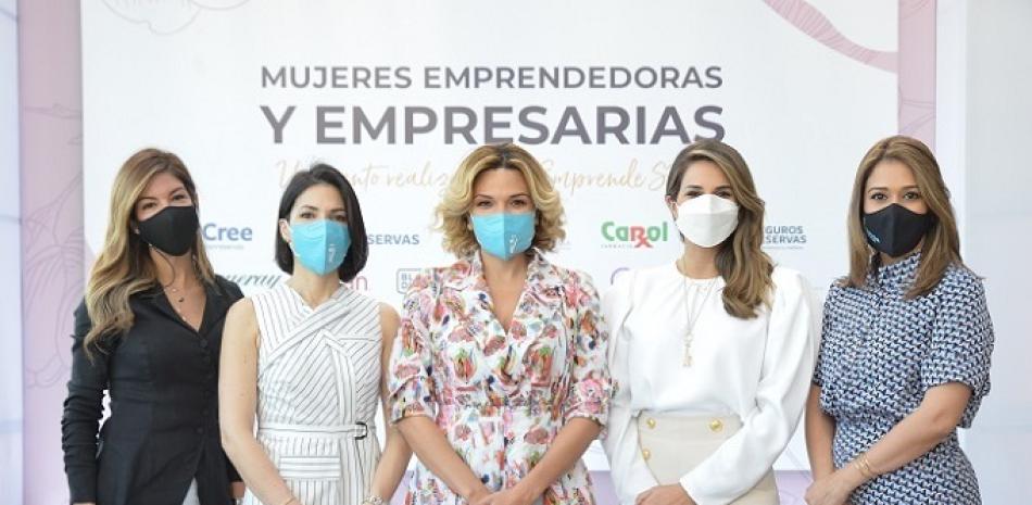 Carlona Arthur, Sabrina Andújar, Noelia García de Pereyra, Pámela Sued y Giselle Plá.