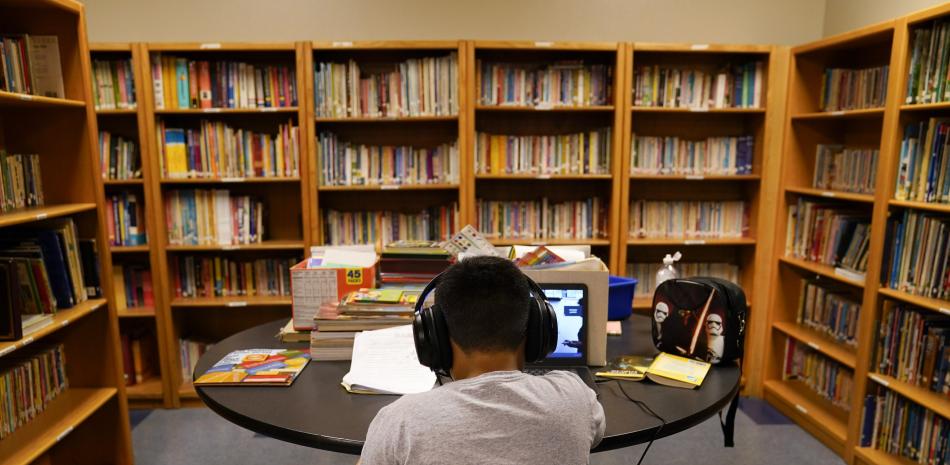 Un estudiante toma clases en el Boys & Girls Club el 26 de agosto de 2020 en Los Ángeles, California.

Foto: AP/Jae C. Hong