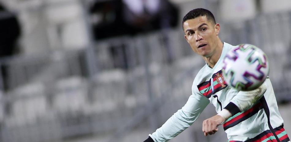 El delantero portugués Cristiano Ronaldo durante el partido contra Luxemburgo por las eliminatorias mundialistas, este martes, en Luxemburgo.