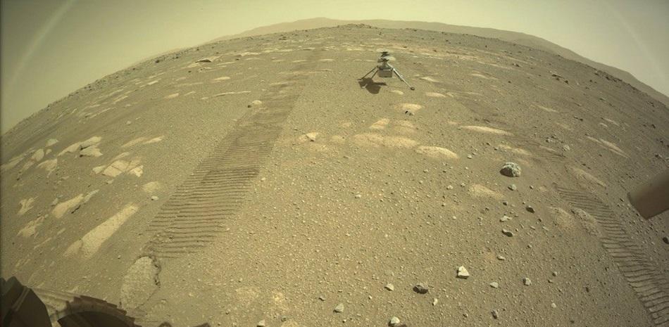 Helicóptero Ingenuity sobre la superficie de Marte - NASA/JPL