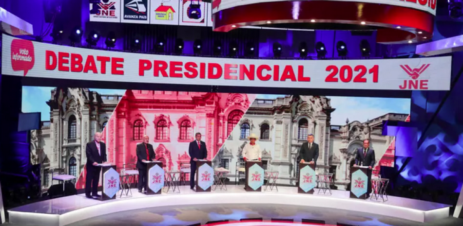Candidatos presidenciales peruanos durante un debate en Lima, el 30 de marzo de 2021 SEBASTIAN CASTANEDA POOL/AFP/Archivos