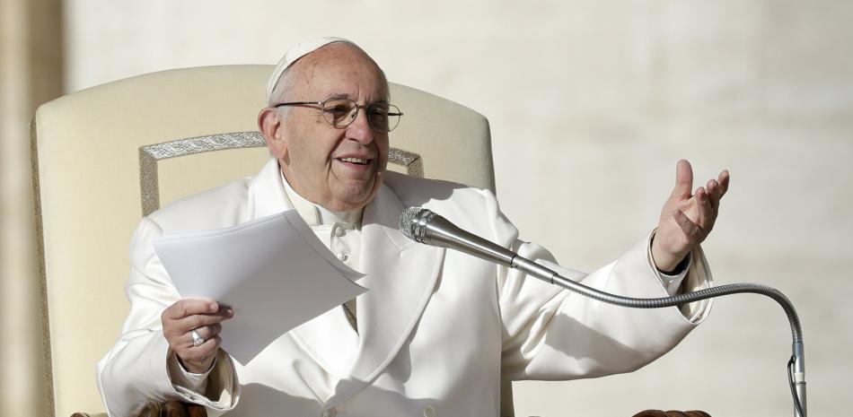 El papa Francisco ofrece un discurso durante su audiencia general en la plaza de San Pedro del Vaticano, el miércoles 24 de enero de 2018.

Foto: AP/Andrew Medichini