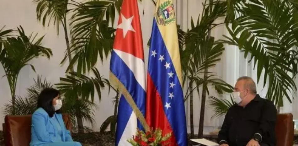 La vicepresidenta de Venezuela, Delcy Rodríguez, y el primer ministro de Cuba, Manuel Marrero. - CANCILLERÍA DE CUBA/TWITTER.

 

Foto, Notimérica.