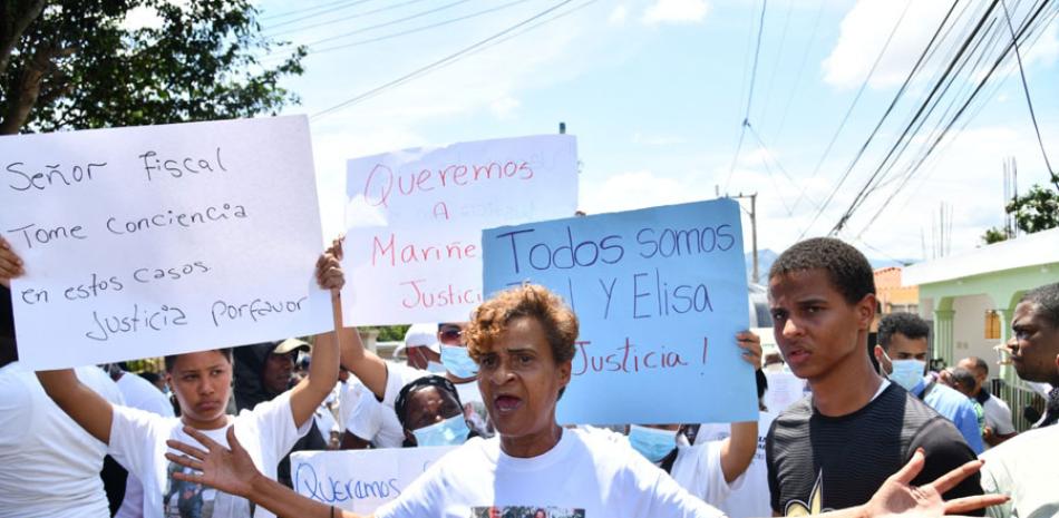 Familiares y amigos de las víictimas insisten en su petición de justicia por el asesinato de los pastores el martes 30 de marzo. /ADRIANO ROSARIO