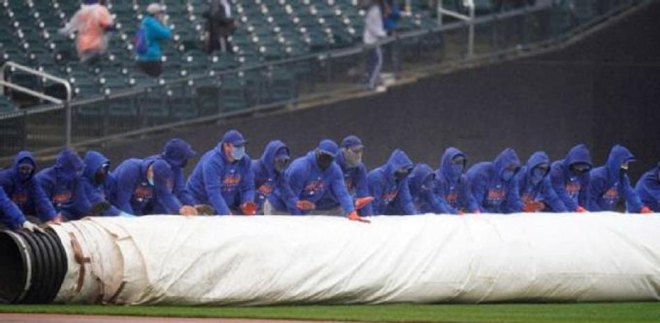 El domingo, también por mal clima, el juego en Nueva York se detuvo, se retrasó y se suspendió.