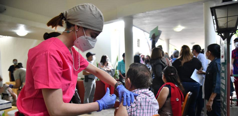 Las autoridades dicen que la vacuna china previene la hospitalización de pacientes.