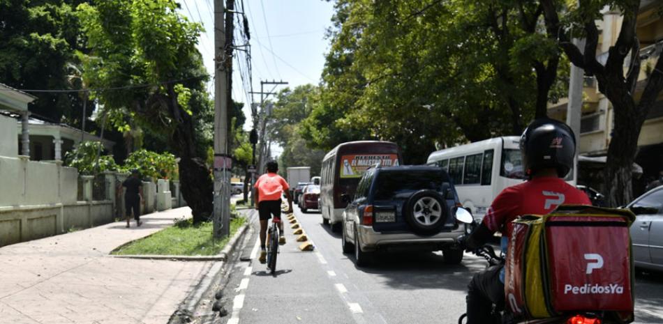 Bloques que separan la ciclo vía han sido destruidos. JA MALDONADO / LD