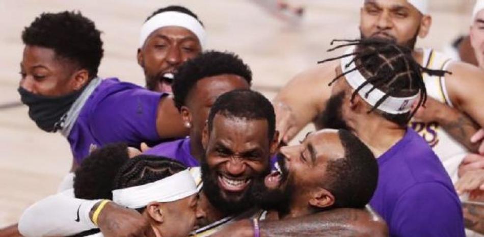 Los Lakers festejaron a lo grande: de la mano de LeBron James, son campeones de la NBA.