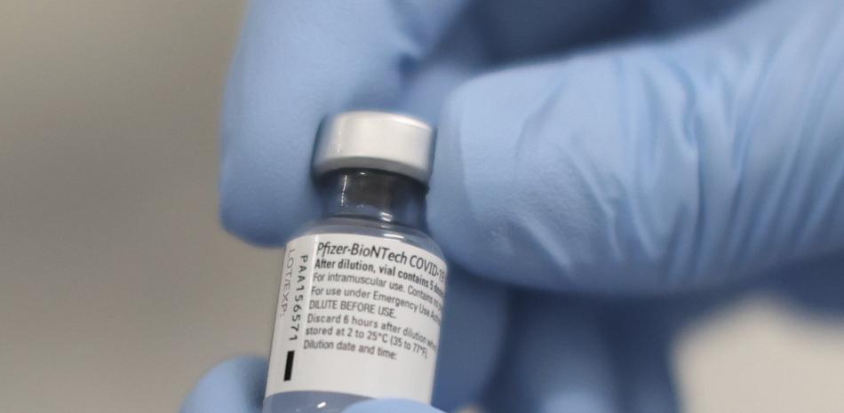 Esta fotografía del 8 de diciembre de 2020 muestra una dosis de la vacuna Pfizer-BioNTech contra el COVID-19 en el Royal Victoria Hospital, en Belfast.

Foto: Liam McBurney/Pool/AP