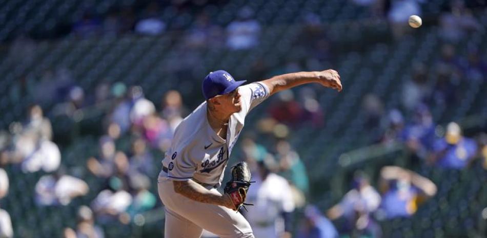 El mexicano Julio Urías, abridor de los Dodgers de Los Ángeles, lanza frente a los Marineros de Seattle. (AP Foto/Ted S. Warren)