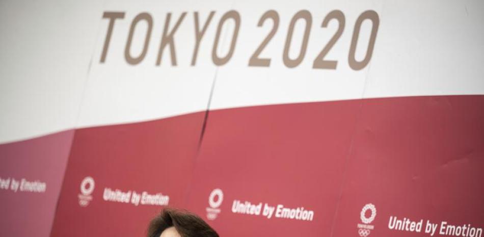 Seiko Hashimoto, presidenta de Tokio 2020 asiste a una reunión de medios después de la reunión de la Junta Ejecutiva del COI en la sede de Tokio 2020 en Tokio, estel miércoles. (Philip Fong / Pool Photo via AP)