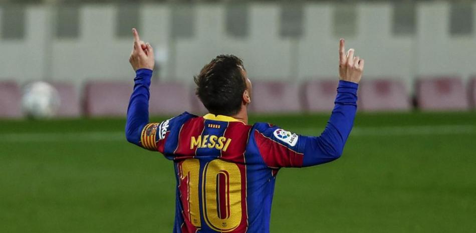 El argentino Lionel Messi, del Barcelona, festeja tras conseguir su segundo gol ante el Getafe, el jueves 22 de abril de 2021.