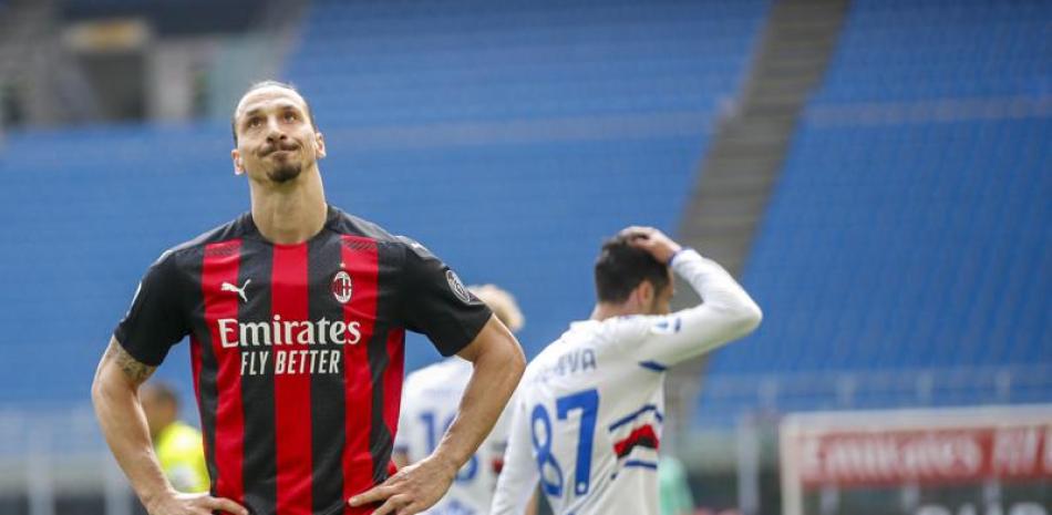Zlatan Ibrahimovic reacciona durante el encuentro entre el AC Milan y la Sampdoria. (AP)