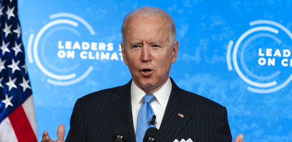 El presidente Joe Biden habla en la cumbre climática a distancia desde la Casa Blanca, Washington, viernes 23 de abril de 2021.

Foto: AP/Evan Vucci