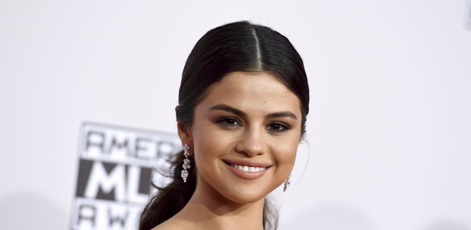 En esta fotografía de archivo del 20 de noviembre de 2016, Selena Gomez llega a los American Music Awards en Los Ángeles.

Foto: Jordan Strauss/ AP
