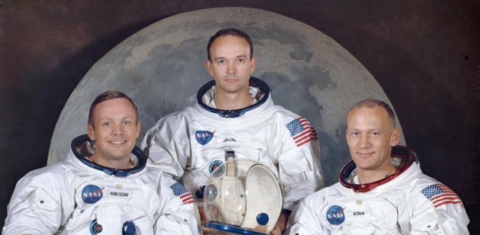 La foto del 30 de marzo de 1969 distribuida por NASA muestra la tripulación de Apolo XI, izquierda a derecha, Neil Armstrong, comandante; Michael Collins, piloto de módulo y Edwin "Buzz" Aldrin, piloto de módulo lunar. Collins ha muerto, informó NASA el miércoles 27 de abril de 2021, (NASA via AP)