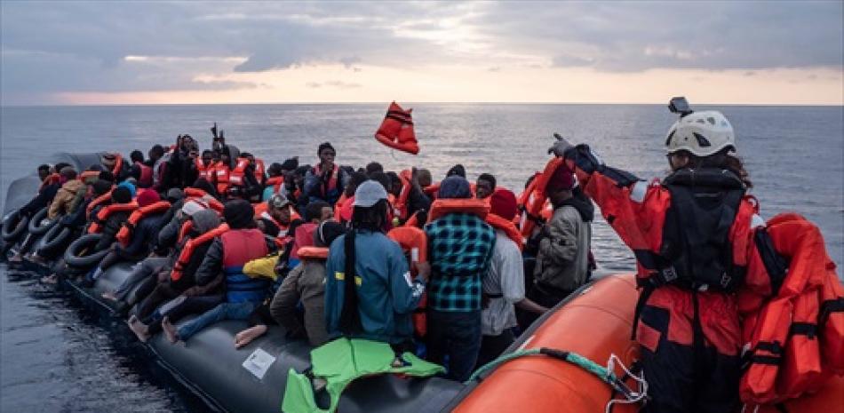 El barco de rescate 'Sea Watch' 3 salva a más de un centenar de migrantes en el Mediterráneo Central. Fuente: Europa Press