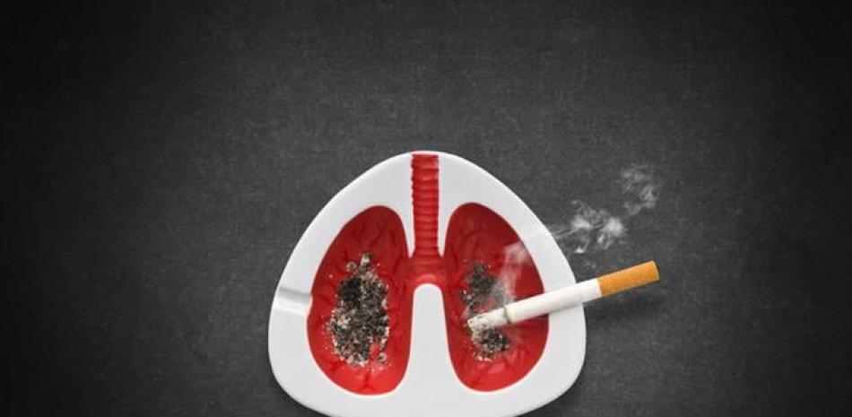 El tabaquismo es uno de los factores de riesgo de cáncer de pulmón. iStock