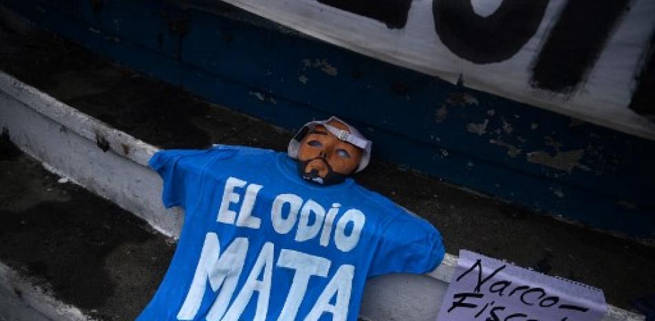 Parte de los elementos utilizados para protestar en El Salvador tras la decisión de Bukele. / AFP