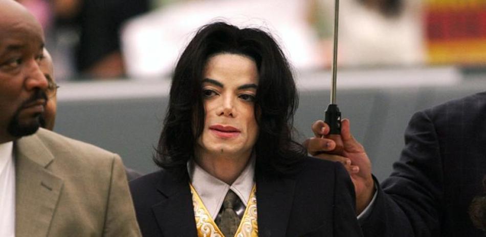 En 2005, Michael Jackson fue absuelto en un juicio en el que se le acusaba de haber abusado de un joven. (AP)