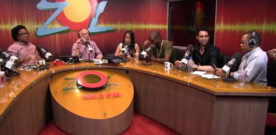 Jochy Santos en la cabina de "El mismo golpe", que surgió a raíz de la estampida de Rumba FM, donde compartia con Luisín Jiménez "Botando el golpe".