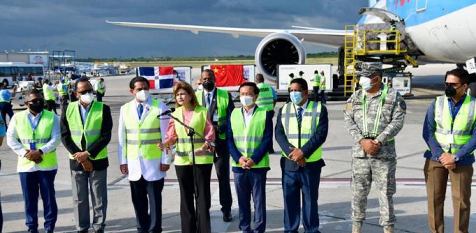 La vicepresidenta Raquel Peña recibió las vacunas.