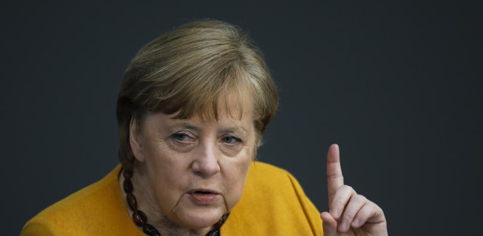 Archivo - En esta foto de archivo del miércoles 24 de marzo de 2021, la canciller alemana, Angela Merkel, responde a las preguntas de los legisladores en el parlamento alemán Bundestag en Berlín, Alemania.

Foto: AP/Markus Schreiber
