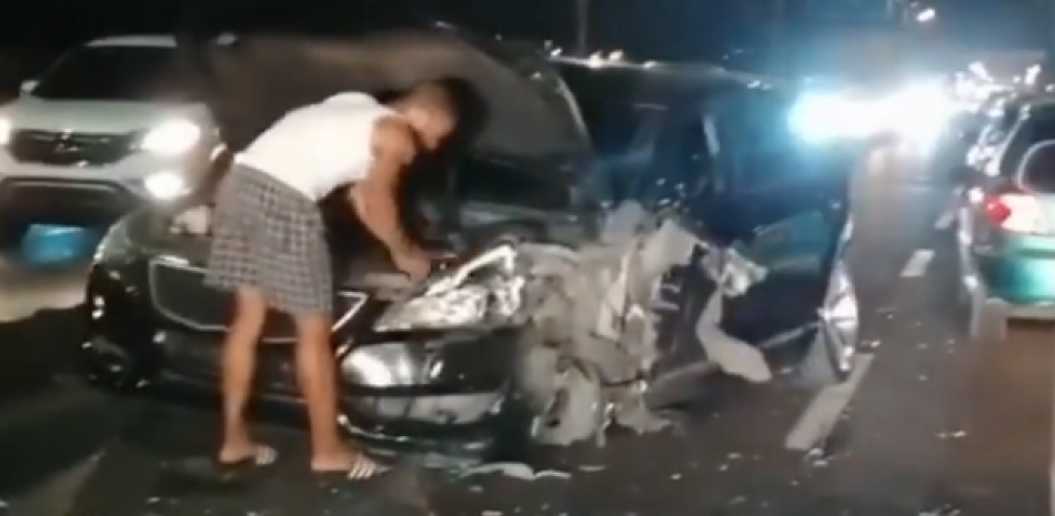 Uno de los vehículos accidentados. / Captura de video