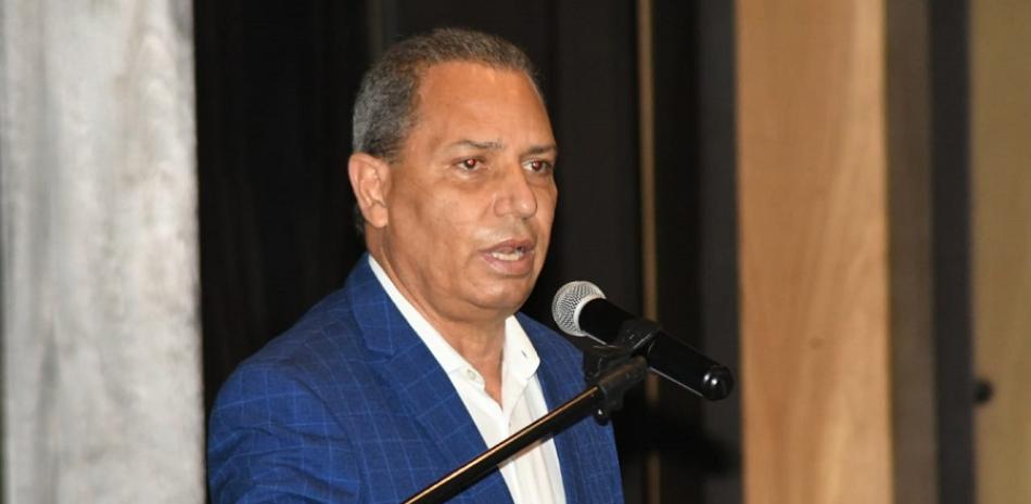 Garibaldy Bautista, presidente de la Federación Dominicana de Softbol.