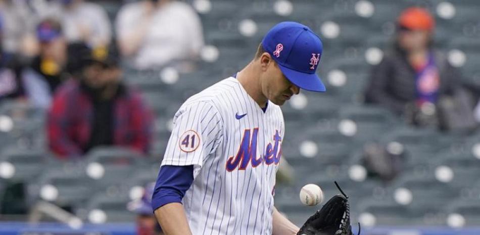 Jacob deGrom, de los Mets de Nueva York, estará un mínimo de 10 días fuera de acciónd debido a una lesión.