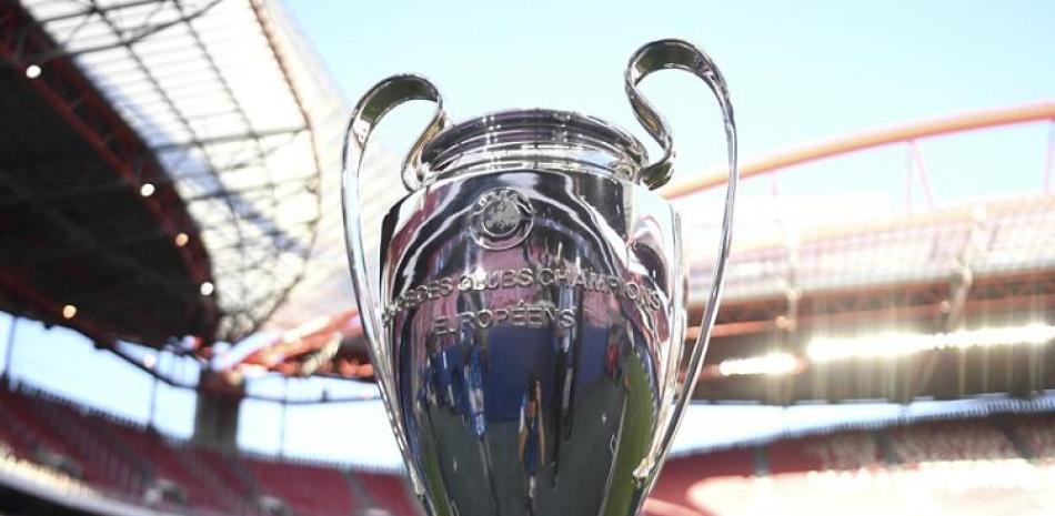 Trofeo de la Liga de Campeones fotografiado el 18 de mayo del 2020 en el Estadio de la Luz de Lisboa, antes de la semifinal entre Leipzig y PSG. Todavía no se sabe dónde se definirá el trofeo este año.
