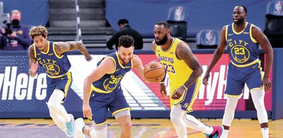 Stephen Curry y LeBron James podrían verse las caras en uno de los dos partidos del play-in en la Conferencia del Oeste.