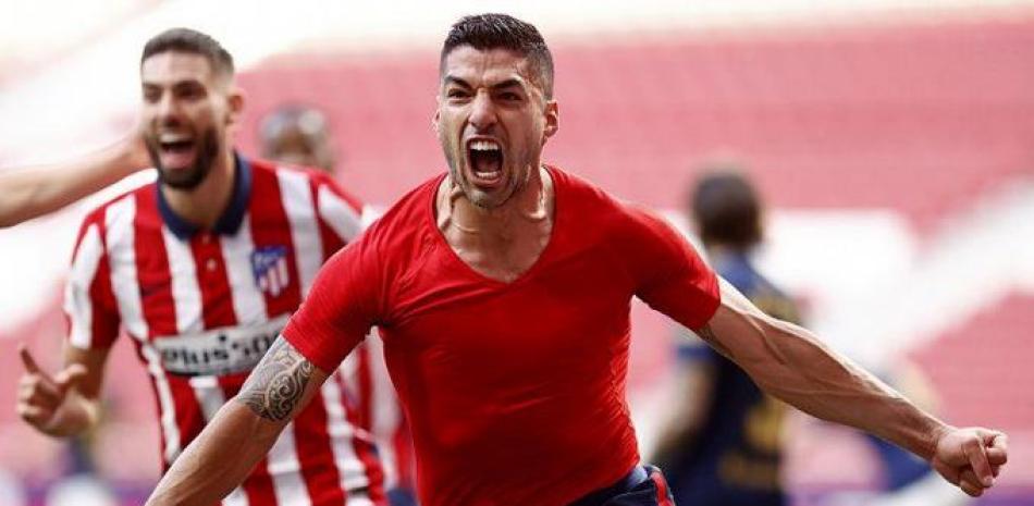 Luis Suárez celebra a granel el gol marcado, el cual le dio la victoria al Atlético de Madrid