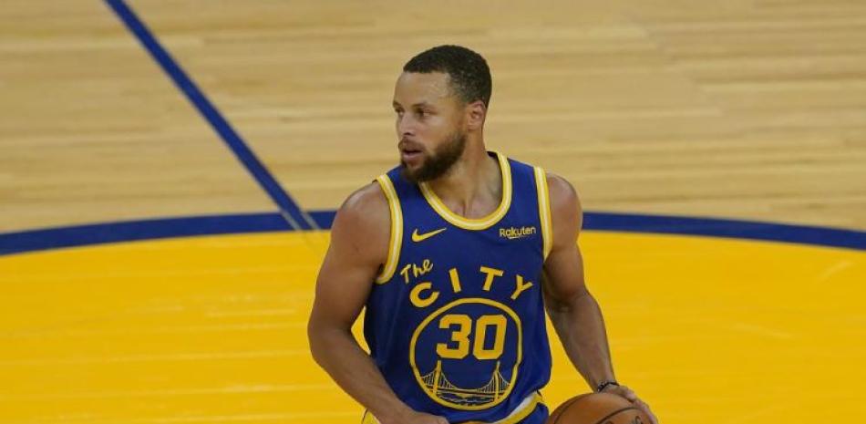 Stephen Curry y los Warriors chocan con los Lakers de Los Angeles de LeBron James por el séptimo lugar en la Conferencia del Oeste.