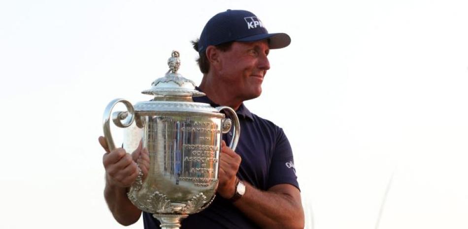 Phil Mickelson hizo historia con su triunfo en el PGA Championship.