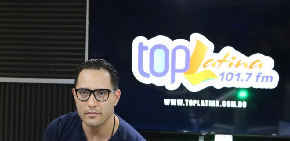 Raeldo López iniciará su programa por Top Latina 101.7 FM en Santo Domingo.