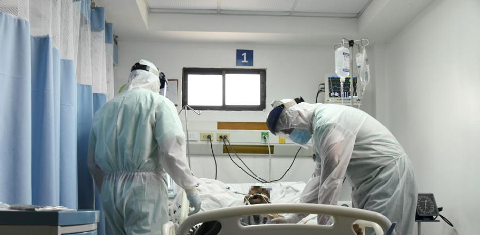 Los hospitales de la capital y de algunas provincias están llenos de pacientes con Covid-19 en un momento de aumento de los contagios en todo el país.
